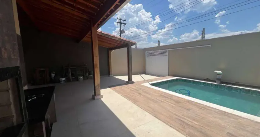CASA IOLADA COM 4 DORMITÓRIOS NO JARDIM IMPERADOR A 200 M DO MAR