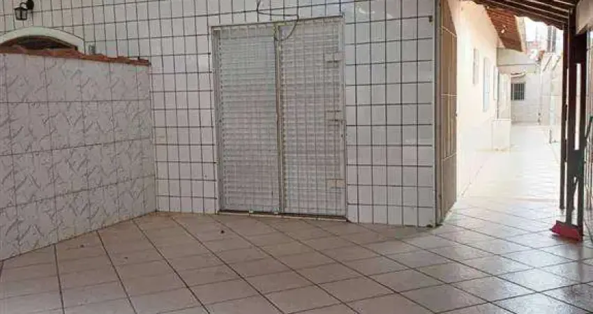 Casa geminada com 3 dormitorios +edicula na aviação a 400 m do mar