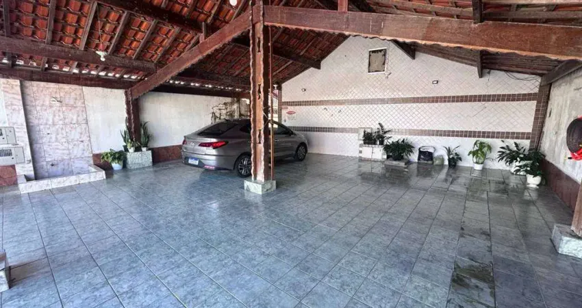 Casa à venda na Rua Tereza Cristina, 508, Aviação, Praia Grande