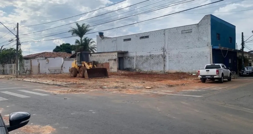 Lote de esquina em Campinas perto da Praça A.