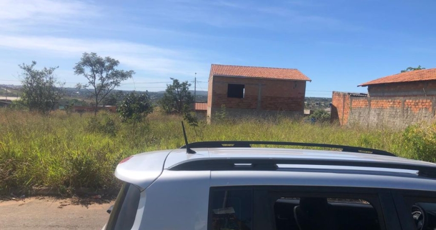 LOTE PLANO PRÓXIMO Á GO-040