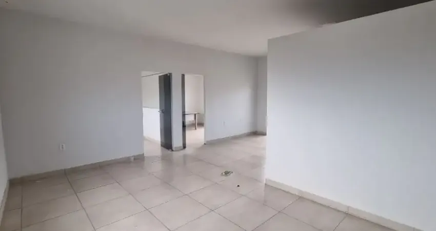 Sala comercial em Frente o Terminal do Garavelo. Aluga sem fiador.