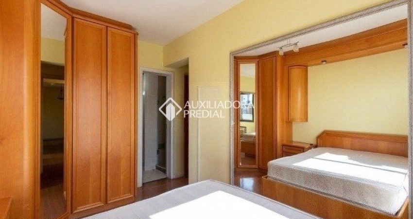 Apartamento, 3 dormitórios, no bairro Menino Deus