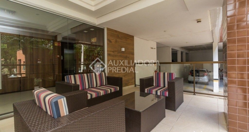 APARTAMENTO TOTALMENTE MOBILIADO, EM FRENTE UMA BELA PRAÇA!