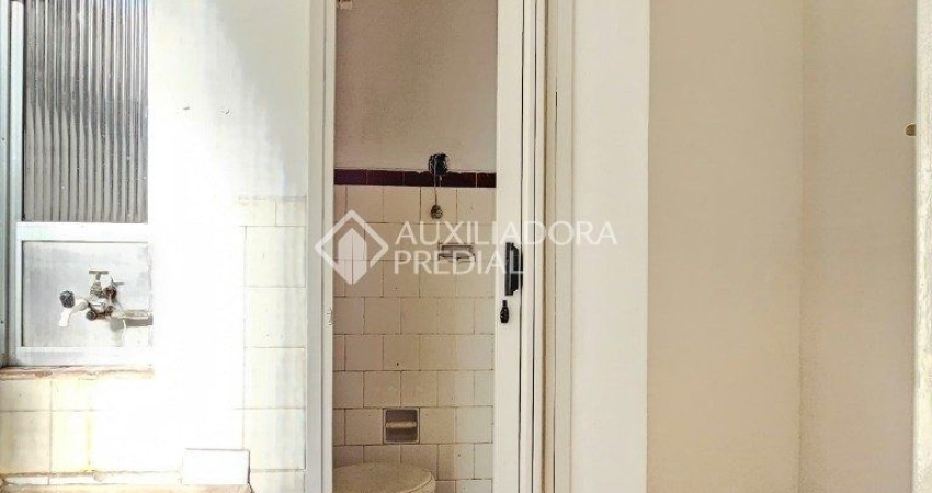 Apartamento de 2 dormitórios com sacada.