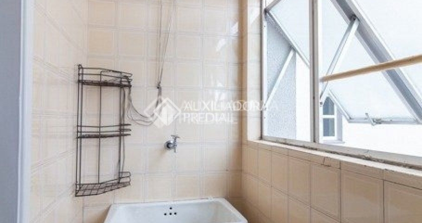 Apartamento 2 D, andar alto, 67 m² de área útil, vaga escriturada e prédio com salão de festas
