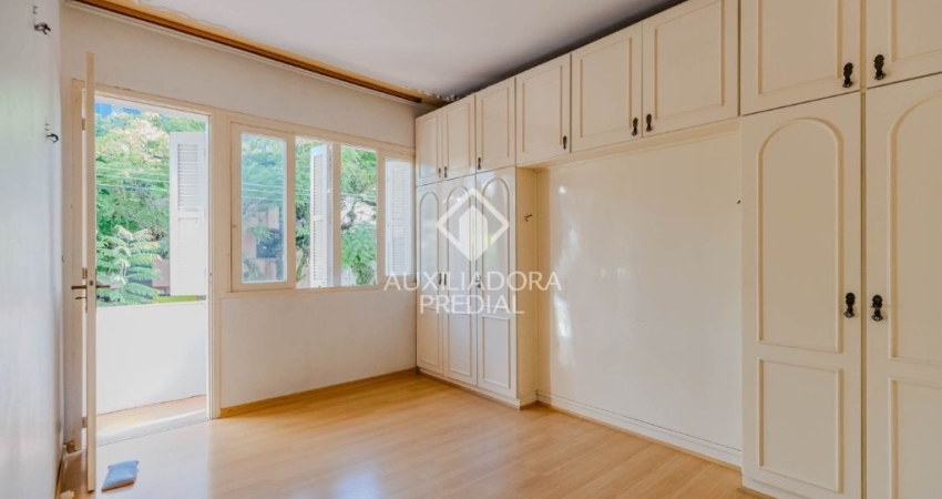 Apartamento de 3 dormitórios, com sacada e área de serviço no bairro Santana