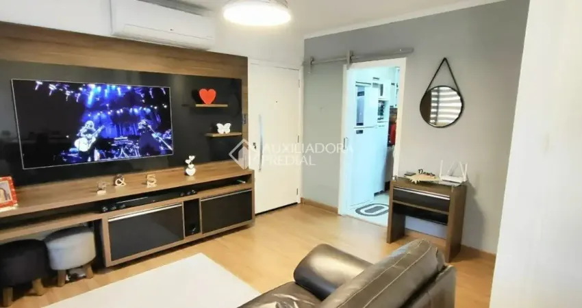 Apartamento reformado no passo da areia com 2 quartos e 1 vaga