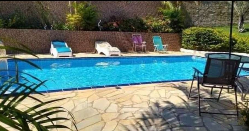 CHàCARA EM CONDOM&#205;NIO COM PISCINA