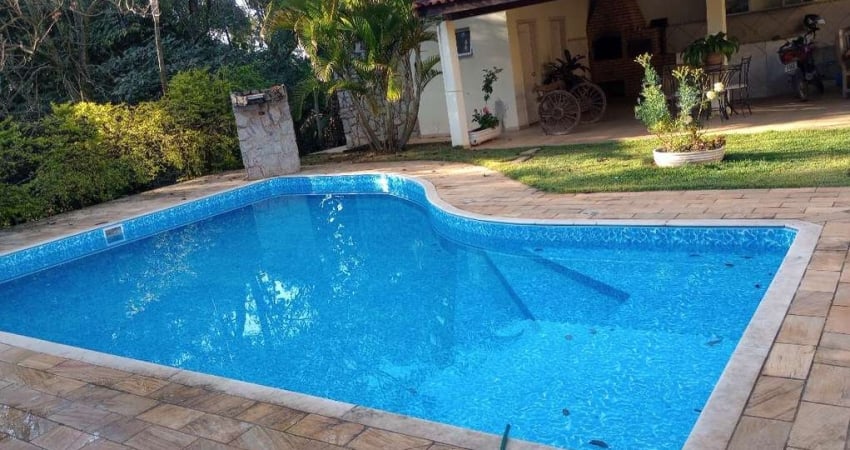 chácara a venda 3 quartos, 2 banheiros, escritura, 2.700m&#178;, porteira fechada R$ 1.300.000