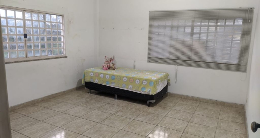 Vendo excelente casa 4 quartos em campo grande prox do crack do pão!