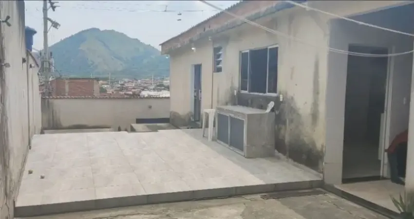 Vendo excelente casa linear em senador camara prox da praça da honra!