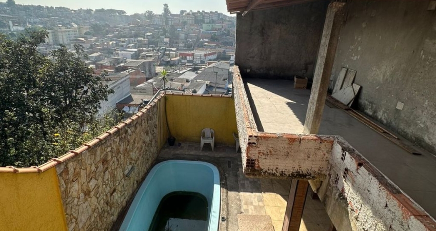 Casa à Venda em Itaquaquecetuba — Completa, com Piscina e Perto do Shopping!