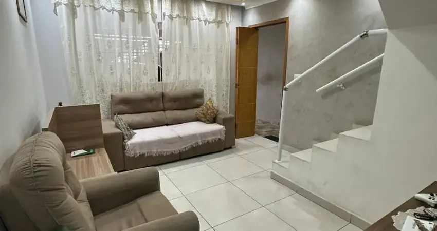 Excelente sobrado a venda em Itaquaquecetuba, possui escritura!