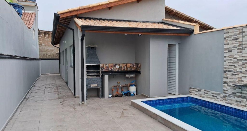 Casa Térrea com Piscina à Venda em Itanhaém — Bairro Gaivotas!