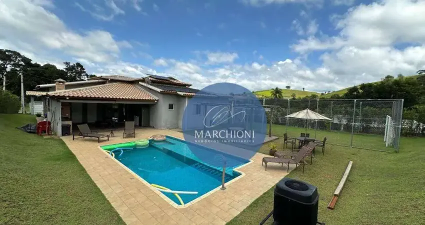 Casa de campo 100% mobiliada, condomínio fechado em Pinhalzinho!