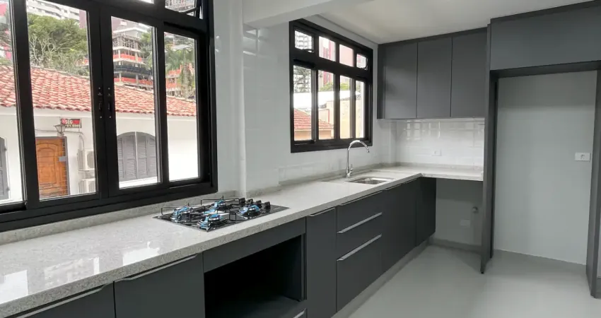 Apartamento todo reformado no Água Verde – Curitiba/PR