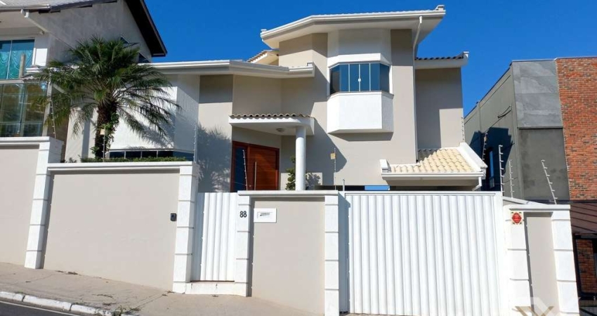 Casa com 3 quartos para alugar no Ariribá, Balneário Camboriú 