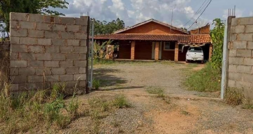 CHÁCARA EM CACONDE, PRÓXIMA A REPRESA GRAMINHA.
