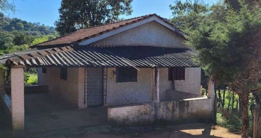 SÍTIO EM CACONDE, APROXIMADAMENTE 4 KM DE ASFALTO.