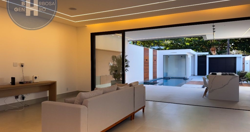 Triplex exclusivo na Barra da Tijuca, 5 suítes, 450m² – Vista deslumbrante!