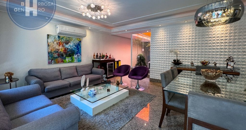 Linda Casa Aconchegante com Piscina e Varanda
