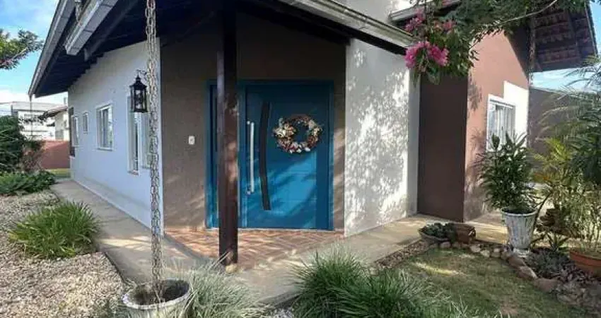 Casa com 1 suíte + 2 quartos!