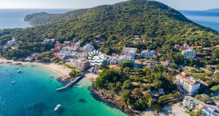 Conforto e Estilo: Cobertura Duplex a 30m da Praia da Lagoinha.