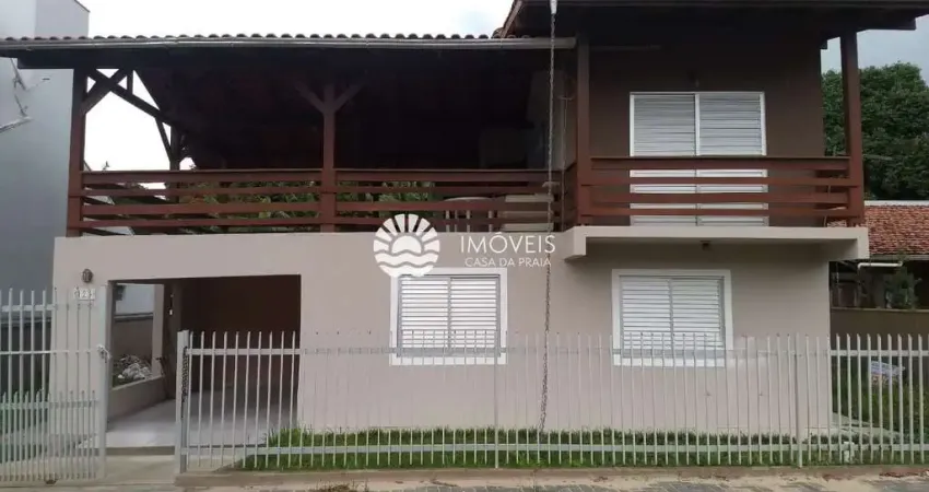 Oportunidade! Casa 4 Quartos a 110m da Praia por R$1.600.000