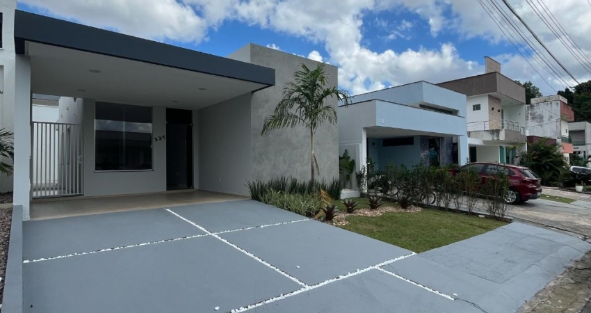Linda Casa com 3 suítes- Condomínio Forest Hill.