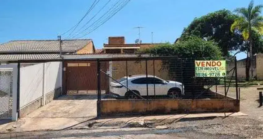 Casa para venda possui 295 metros quadrados com 4 quartos em Taguatinga Sul - Brasília - DF