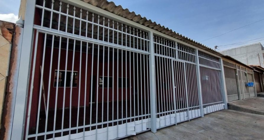 DUAS CASAS, UMA OPORTUNIDADE!  O IMÓVEL PERFEITO PARA MORAR OU INVESTIR — E ESTÁ DISPONÍVEL AGORA!