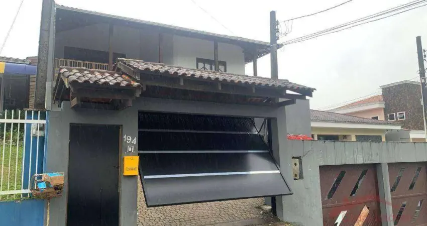 Apartamento com 3 dormitórios para alugar, 210 m² por R$ 3.160/mês - Nova Brasília - Joinville/SC