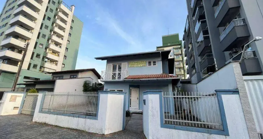 Casa comercial com 6 salas à venda na Rua Aracaju, América, Joinville