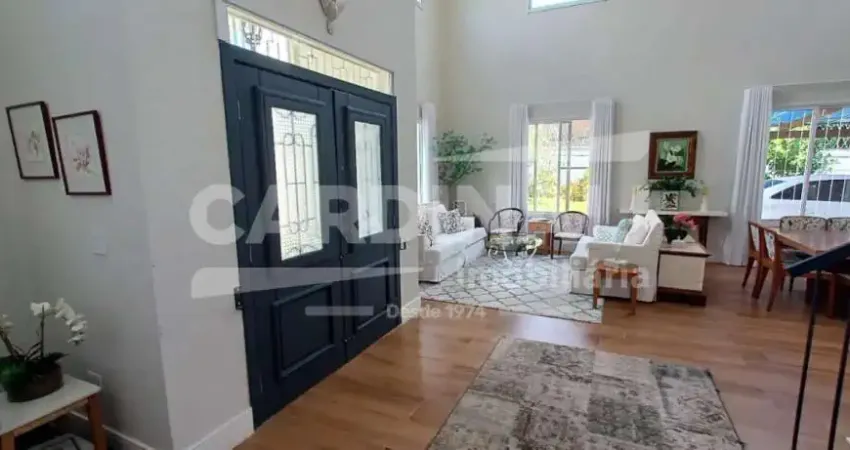 Casa de Condomínio com 5 Quartos e 7 banheiros à Venda, 366 m² por R$ 3.000.000.