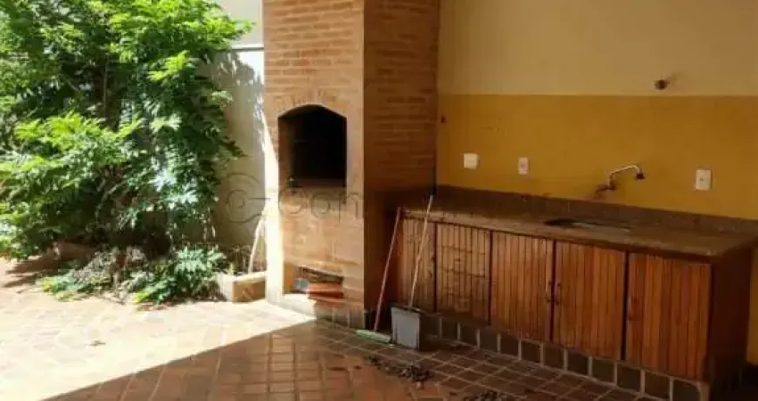 Casa de 383m² com 06 dormitórios sendo 04 suítes disponível para locação e venda - Alto da Boa Vista.