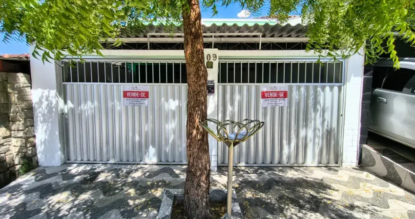 Vendo essa casa com 03 quartos, quintal grande na cidade campina grande pb