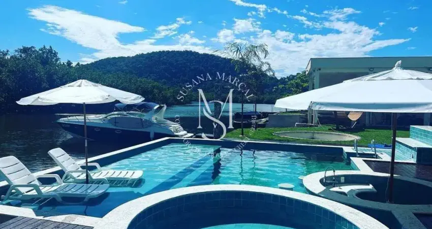 Casa de alto padrão com piscina, sauna integrada e espaço gourmet premium