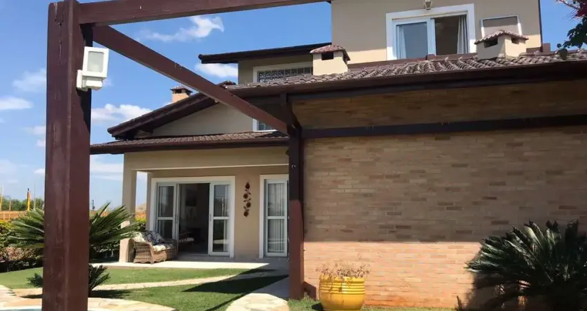 Bela casa de campo a venda, MOBILIADA, situada no Km157 da Castelo Branco.  Condomínio Ninho Verde 1