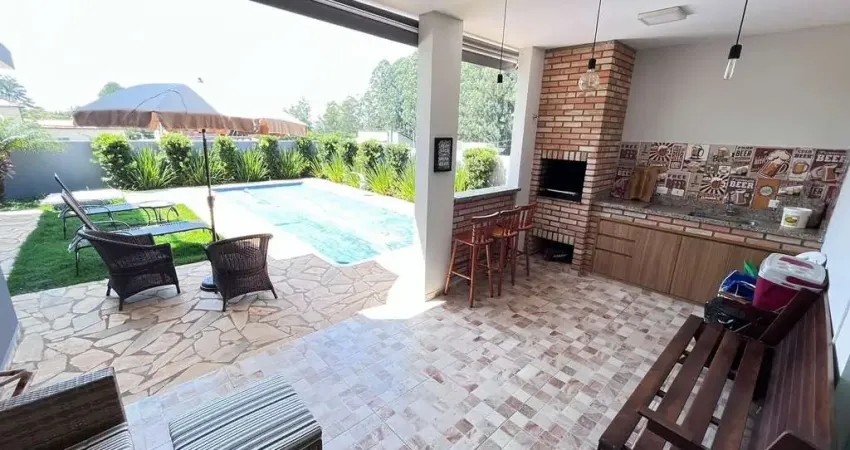 Bela casa de campo são 4 dormitórios sendo 1 suíte, piscina aquecida e uma excelente área Gourmet com churrasqueira. ACEITA FINANCIAMENTO BANCÁRIO