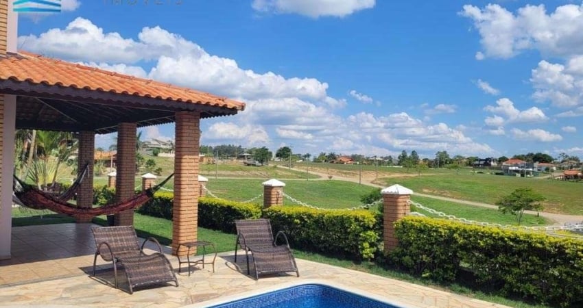 Bela casa de campo em condomínio com total infraestrutura