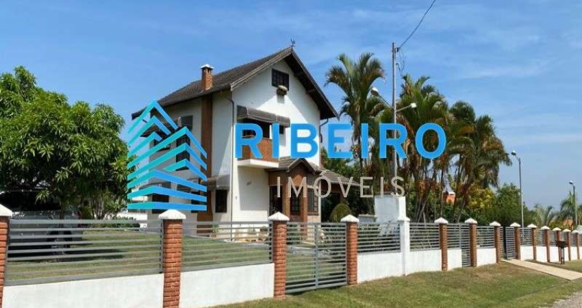 OPORTUNIDADE! LINDA CASA DE CAMPO totalmente mobiliada!