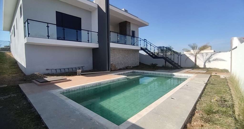Casa de campo a venda em Porangaba, são 3 suítes, piscina, área gourmet com churrasqueira excelente localização na avenida .