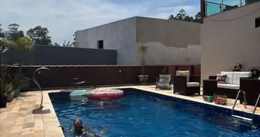 Belissima casa Cond Ninho Verde 1 - 04 dormitórios sendo suíte com hidro valor 1200K aceita financiamento bancário