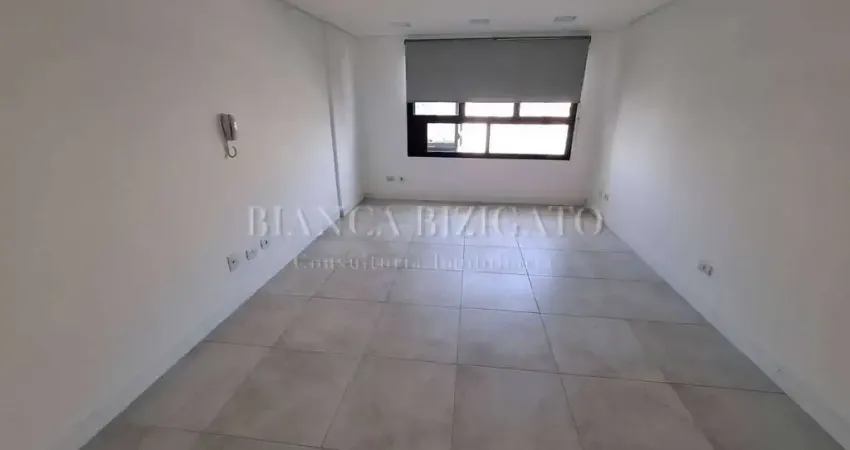 Sala Comercial Nova no Centro | Andar Alto em Edifício Moderno!