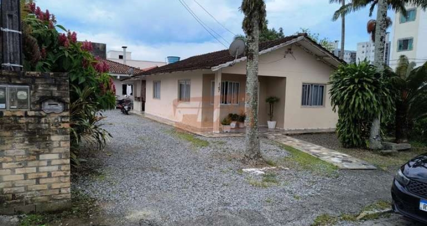 Casa 03 quartos para Venda no bairro Centro em Camboriú