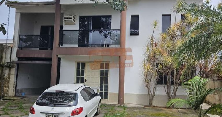 Casa com 5 Dormitórios  para Venda no bairro Centro em Camboriú/SC