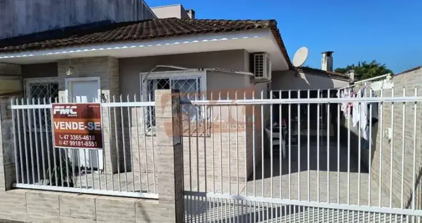 Casa 02 dormitórios para Venda no bairro Centro em Camboriú