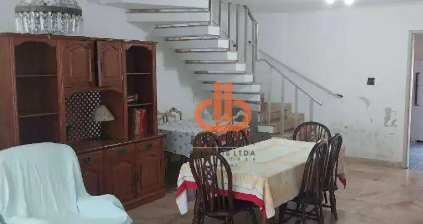 Ótimo sobrado Boqueirão Três quartos