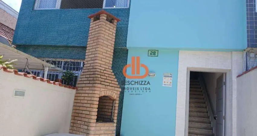 Casa sobreposta alta com três quartos, suíte e churrasqueira - ótima localização